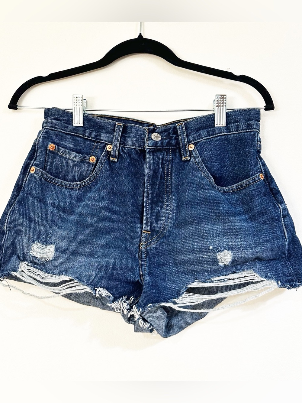 Levi’s 501 High Rise Distressed Denim Shorts Size 26 - Picture 2 of 8